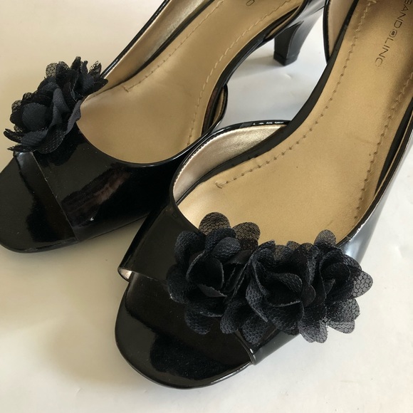 Bandolino Black Patent Leather with Flower Peep Toe Heel. Size 9.5 - Picture 8 of 9